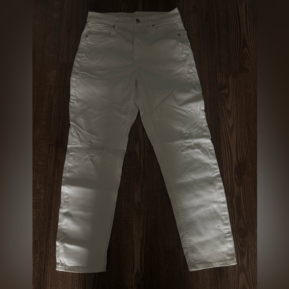 White Size 4 
American Eagle Jeans